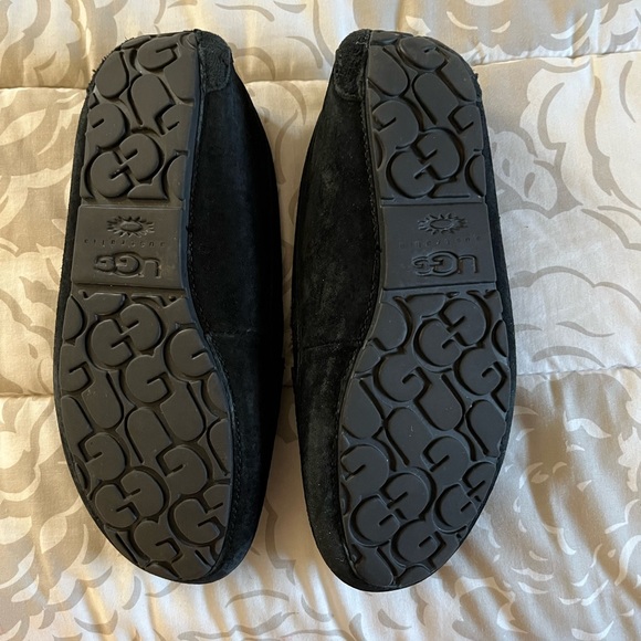 Beautiful UGG moccasin - Picture 2 of 8